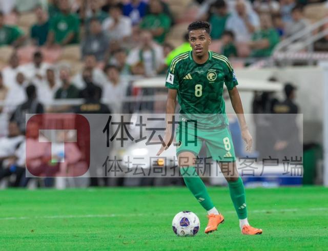 1725811033558029870.jpg 8号朱瓦尔帮助沙特队追平比分_副本.jpg